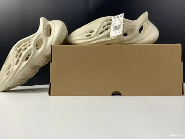 Adidas Foam RNNR FY4567 Yeezy Sand 0619